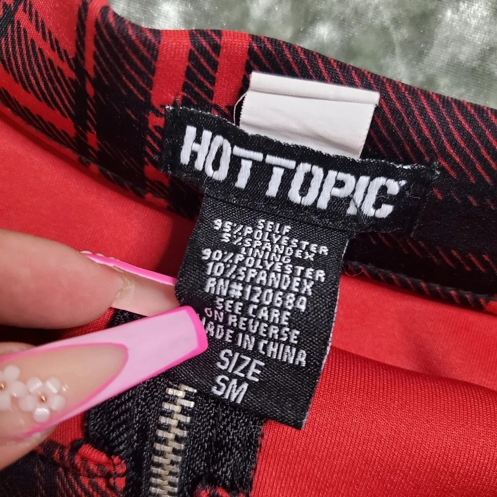 Hot Topic Red Plaid O-Ring Skater Skirt - Picture 4 of 5
